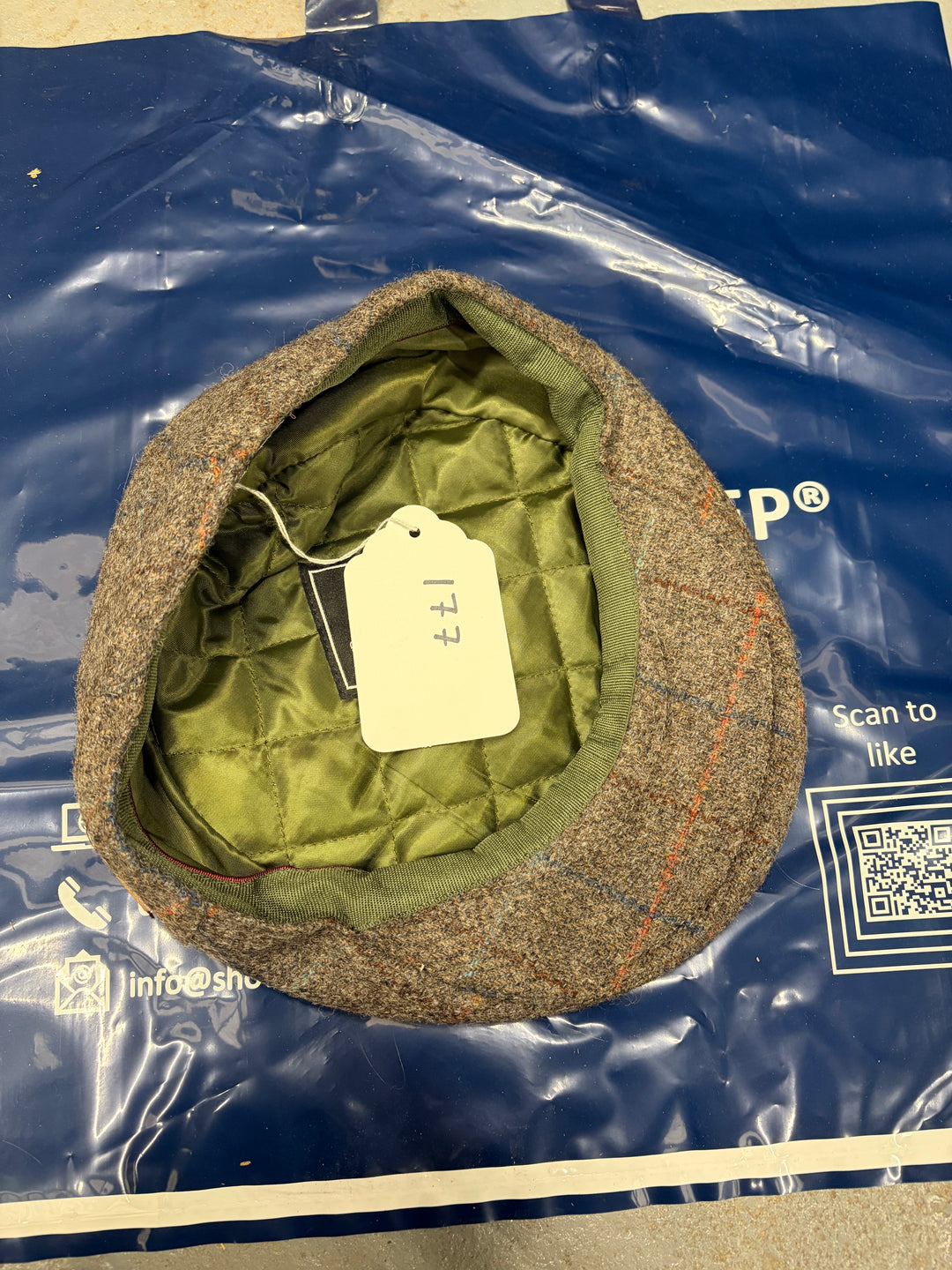 Lot 177 - Flat Cap, Size Small